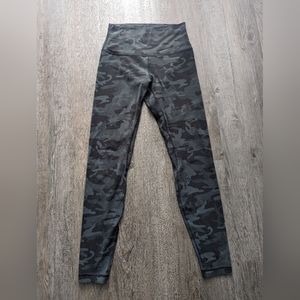 🍋 Lululemon - Align green camo leggings 28"